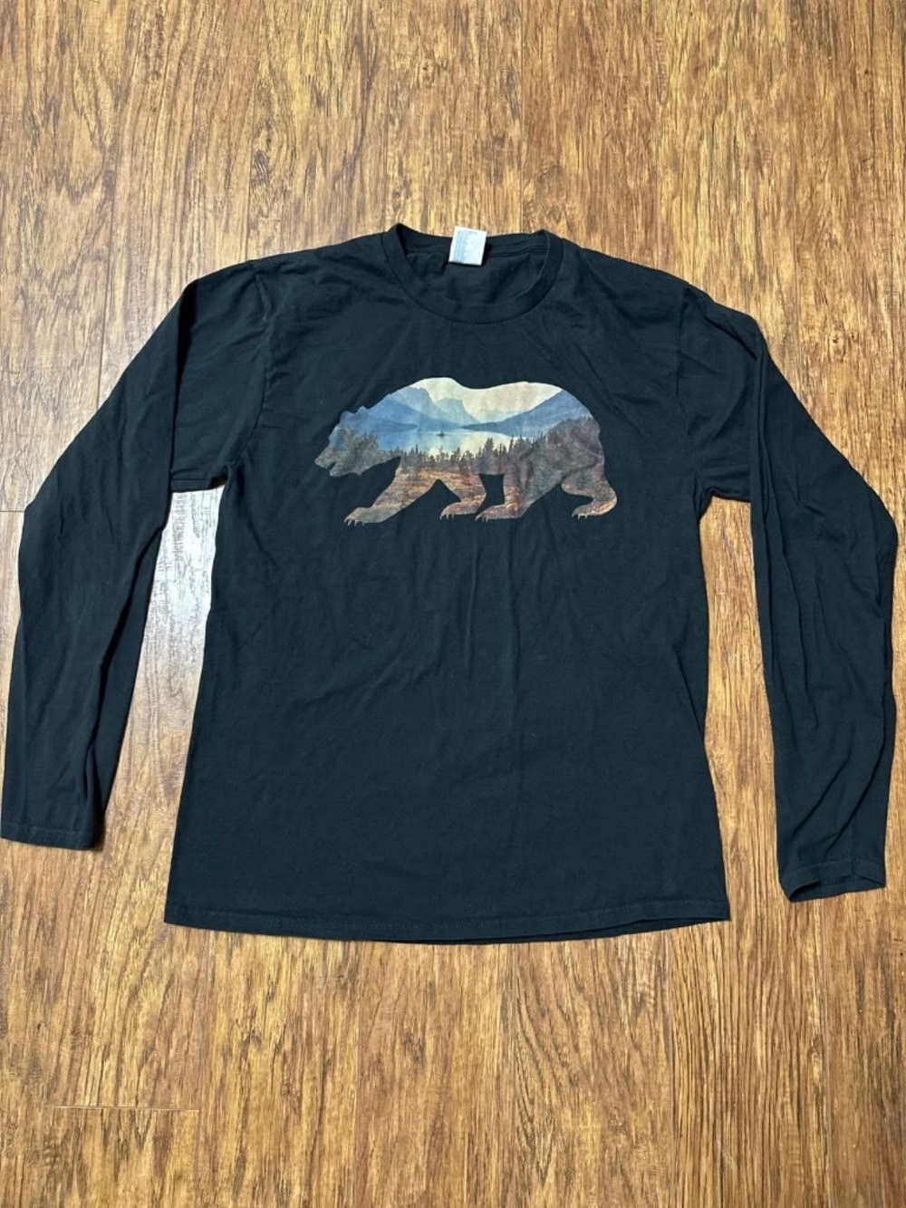Unisex Black Long Sleeve T-Shirt Bear Landscape Graphic Print